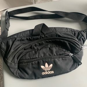 Brand adidas, Fits all sizes it’s adjustable, Color black and white